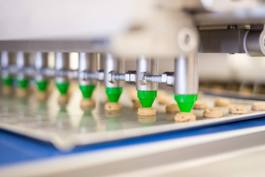 Cream depositing for bakery