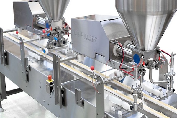 Automated sheet cake icing system for industrial bakeries