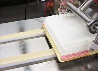 Automated cake decoration for sheet cakes