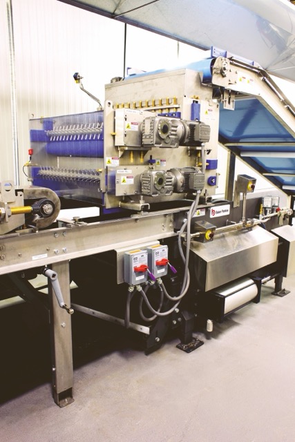 Feeder/spreader for granola product forming